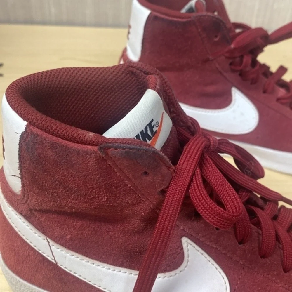 Nike wine Blazer Mid Premium Suede 77’ Red sneakers youth kids‎ size 6